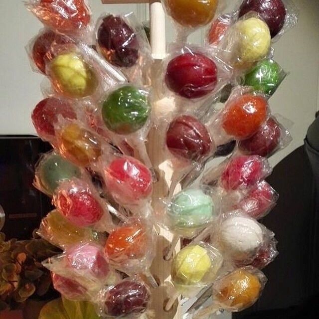  POWER -POPS! Slankekjærligheten til voksne, med sunne og naturlige urteingredienser som kan bidra til å redusere appetitten, kan forbedre energinivået, kan forbedre metabolismen, kan fremme fett og kaloriforbrenning.

KIDS POPS!  vitaminer på pinne. Kjærlighet på pinne med masse næringsstoffer, vitaminer, mineraler, antioksidanter, frukt og grønnsaker! Et supert tilskudd til barn, da er man sikker på at barna får i seg det de trenger.